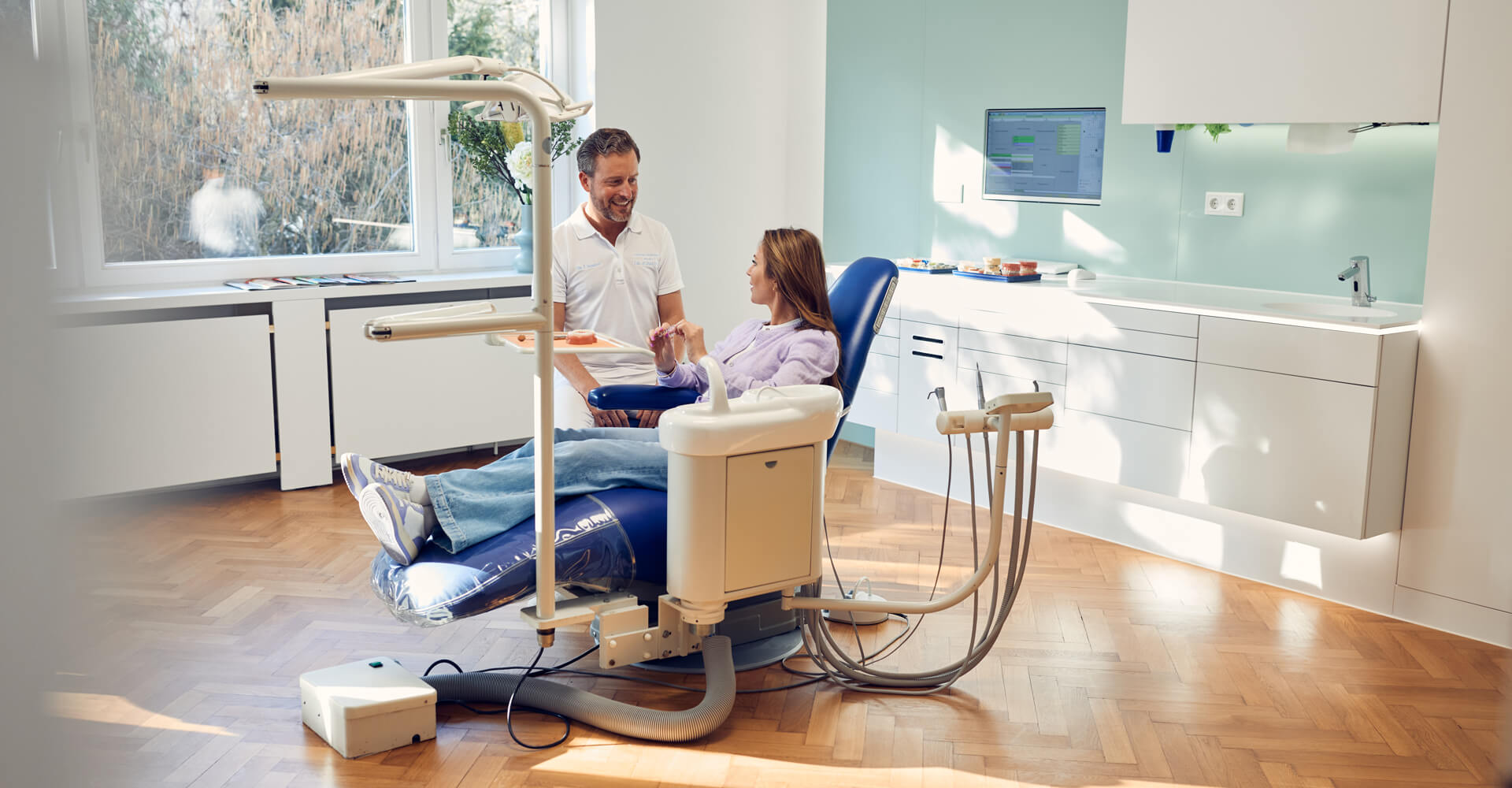 Behandlungszimmer Blau | Kieferorthopädische Fachzahnarztpraxis Dr. Schaurer in Mannheim